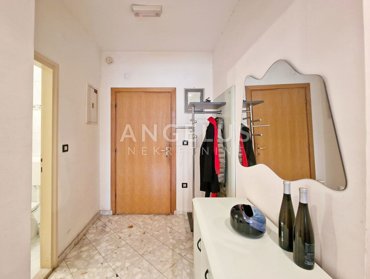 Dubrovnik - večnamenski prostor 85 m² v središču mesta (idealen za pisarne in podobne dejavnosti) NAPRODAJ