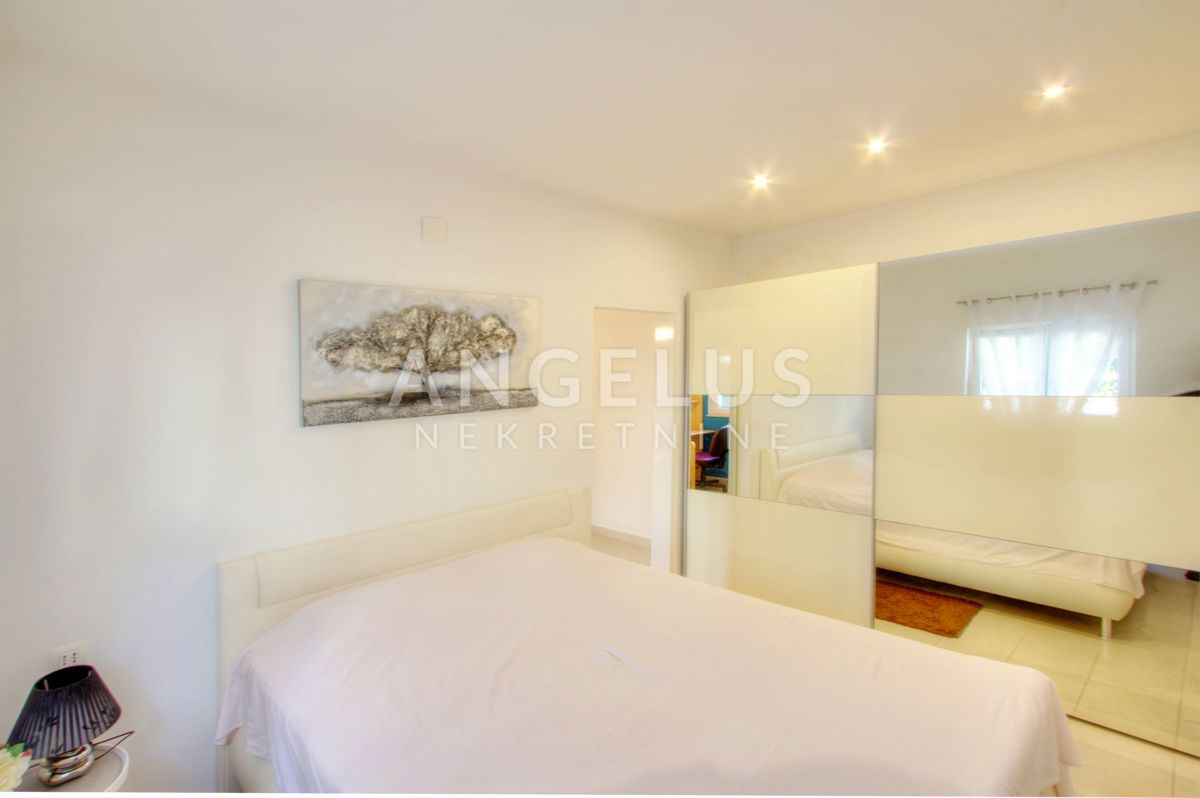 Hrvaška, Dubrovnik, Lapad – Dvosobno stanovanje velikosti 60 m2 z veliko garažo in vrtom