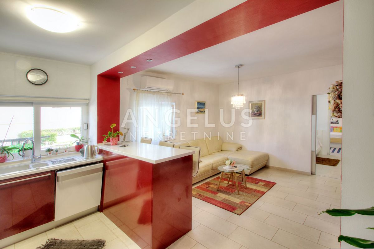 Hrvaška, Dubrovnik, Lapad – Dvosobno stanovanje velikosti 60 m2 z veliko garažo in vrtom