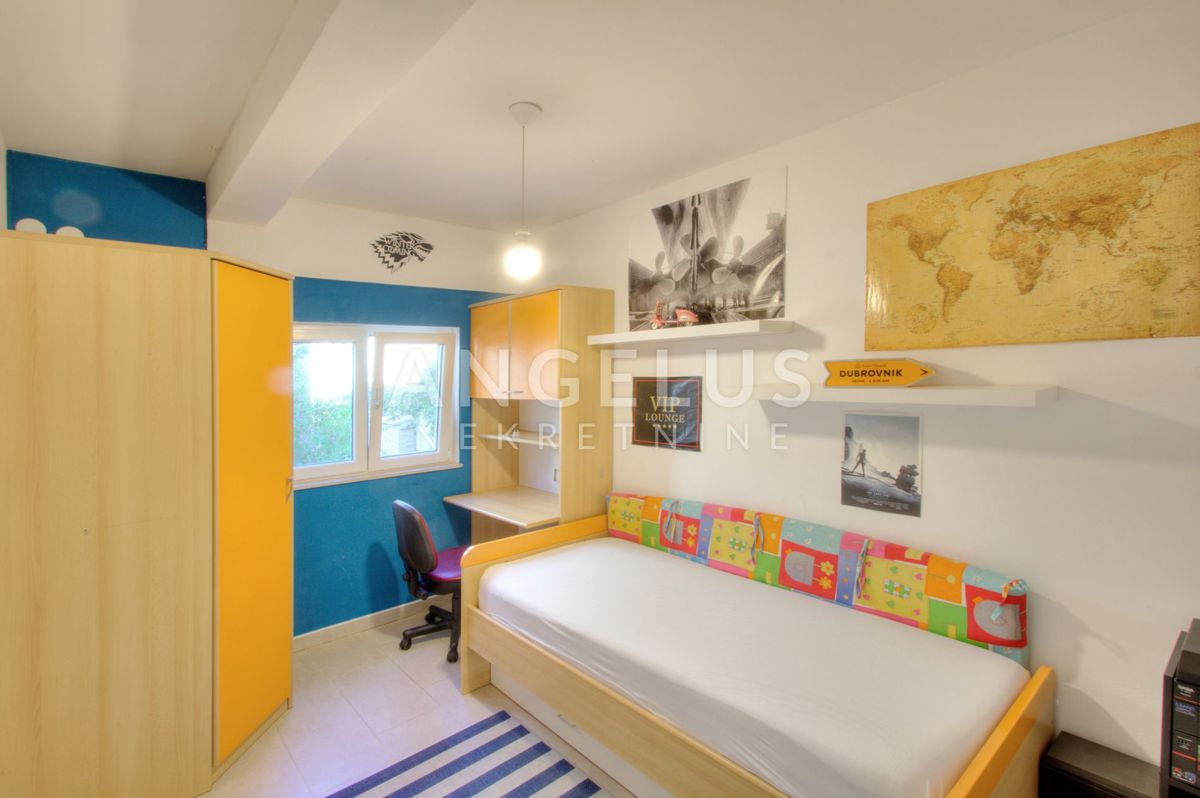 Hrvaška, Dubrovnik, Lapad – Dvosobno stanovanje velikosti 60 m2 z veliko garažo in vrtom