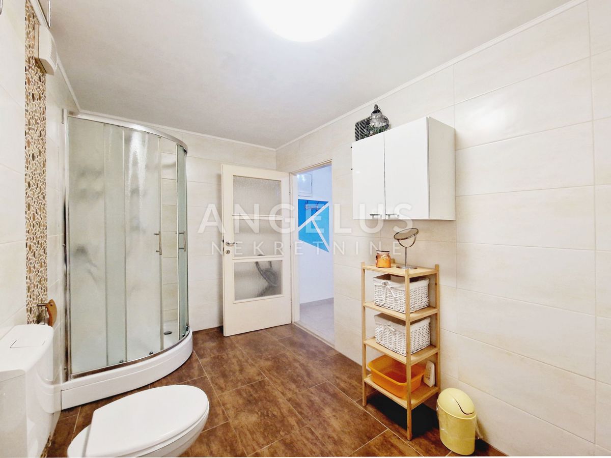 Hrvaška, Dubrovnik, Lapad – Dvosobno stanovanje velikosti 60 m2 z veliko garažo in vrtom