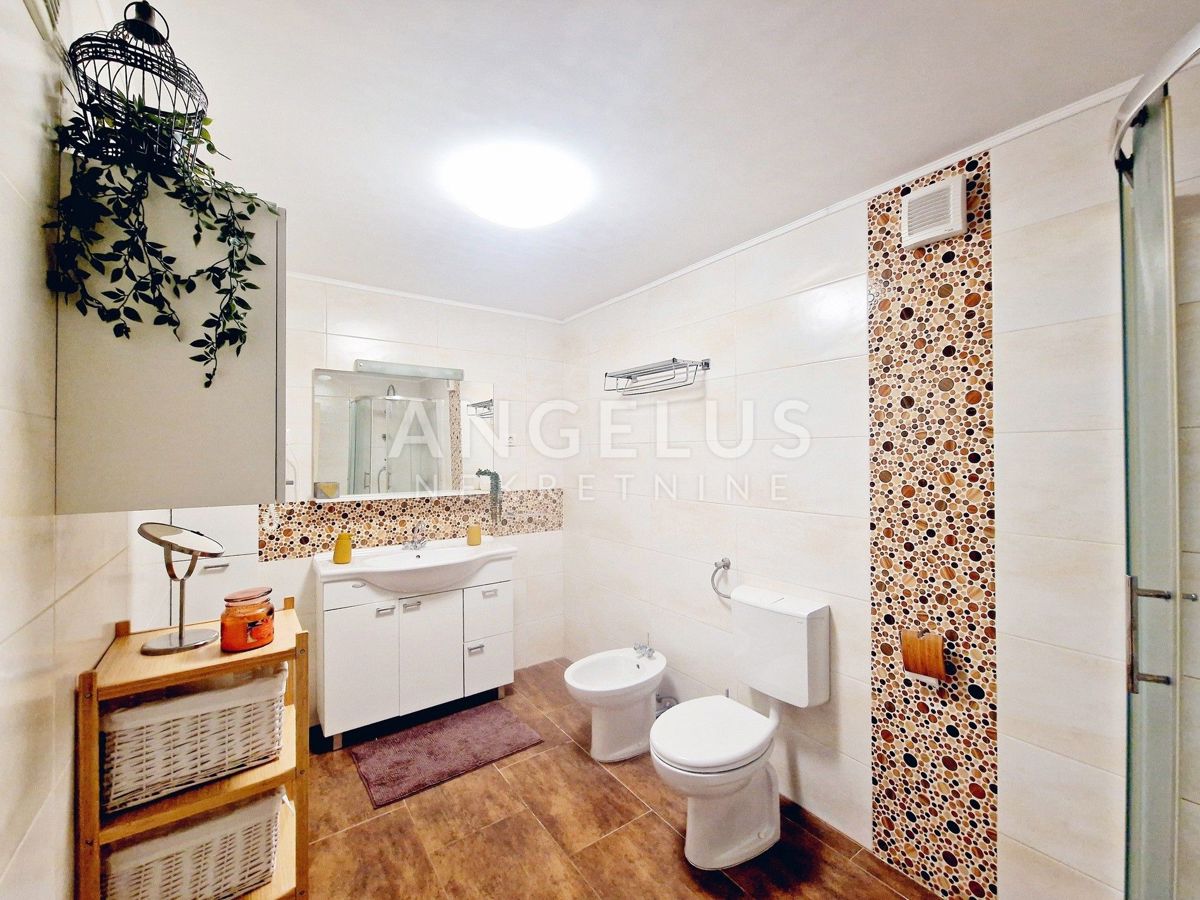 Hrvaška, Dubrovnik, Lapad – Dvosobno stanovanje velikosti 60 m2 z veliko garažo in vrtom