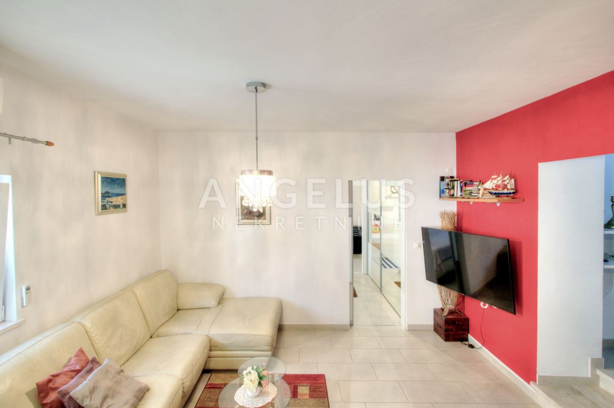 Hrvaška, Dubrovnik, Lapad – Dvosobno stanovanje velikosti 60 m2 z veliko garažo in vrtom