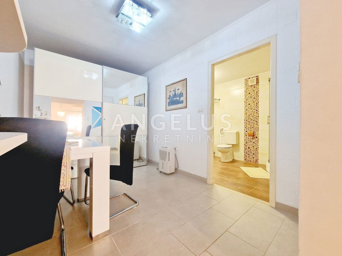 Hrvaška, Dubrovnik, Lapad – Dvosobno stanovanje velikosti 60 m2 z veliko garažo in vrtom