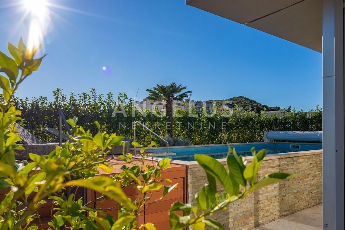 Hrvaška, Dubrovnik, Lapad – moderno penthouse 240m2 z bazenom