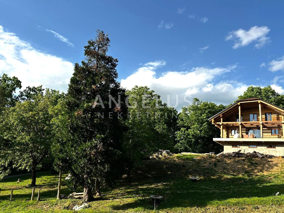 Zaprešić, Jablanovec - Čudovita hiša iz lesenih trupov za prodajo. 230m2