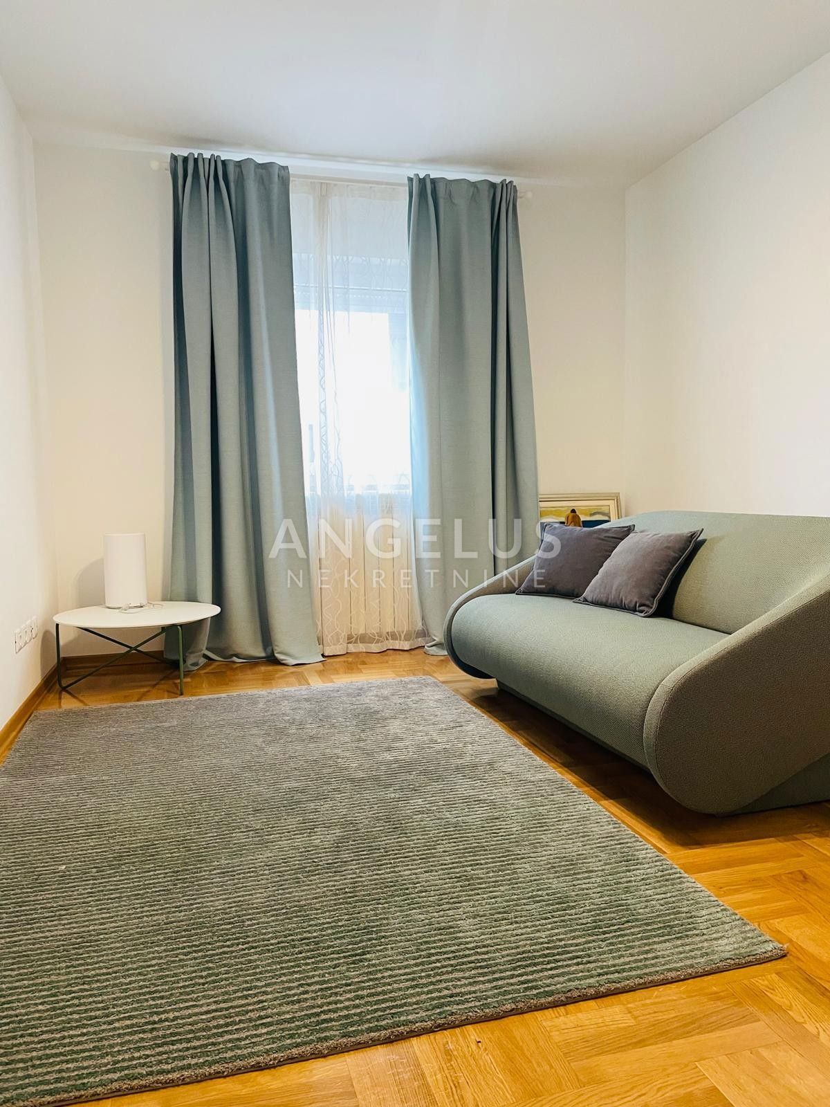 Zagreb, Vrhovec - prostorno družinsko stanovanje 115m2 + garaža