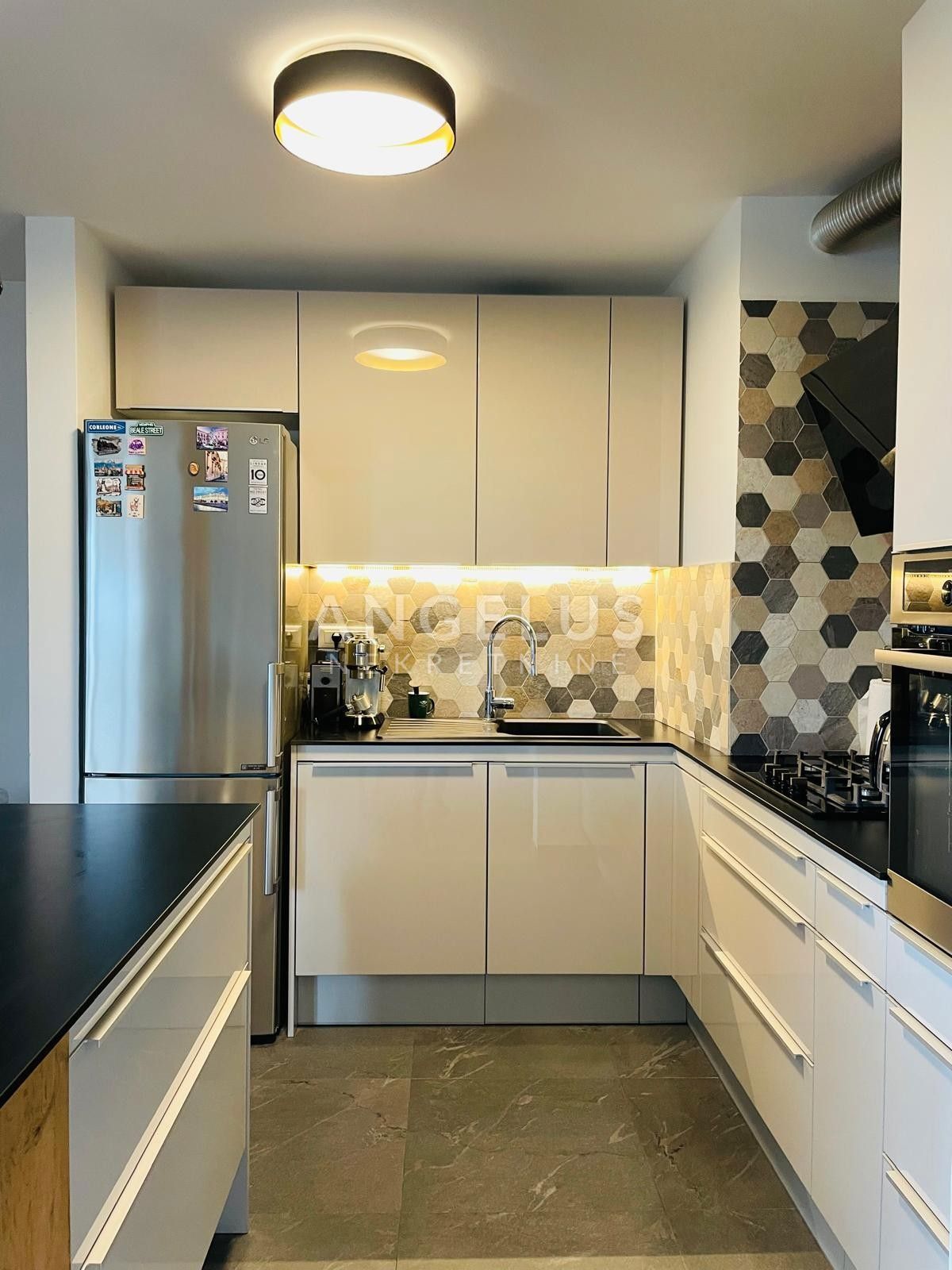 Zagreb, Vrhovec - prostorno družinsko stanovanje 115m2 + garaža