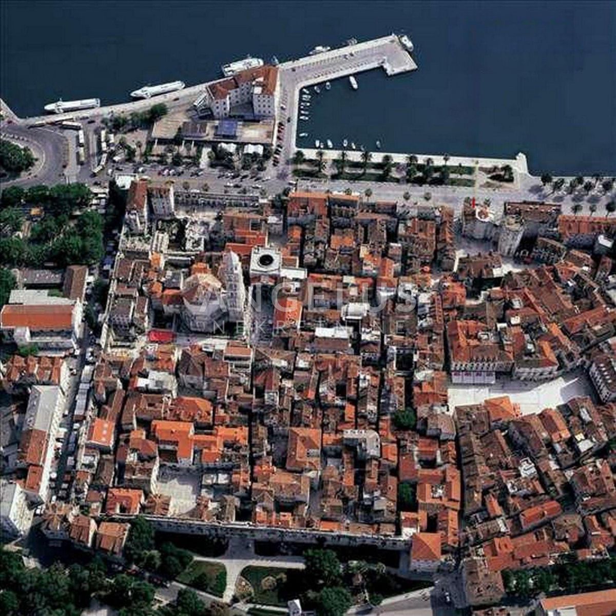 Hrvaška, Split, CENTER – Prestižno trisobno stanovanje v zgodovinskem središču Splita, NAPRODAJ