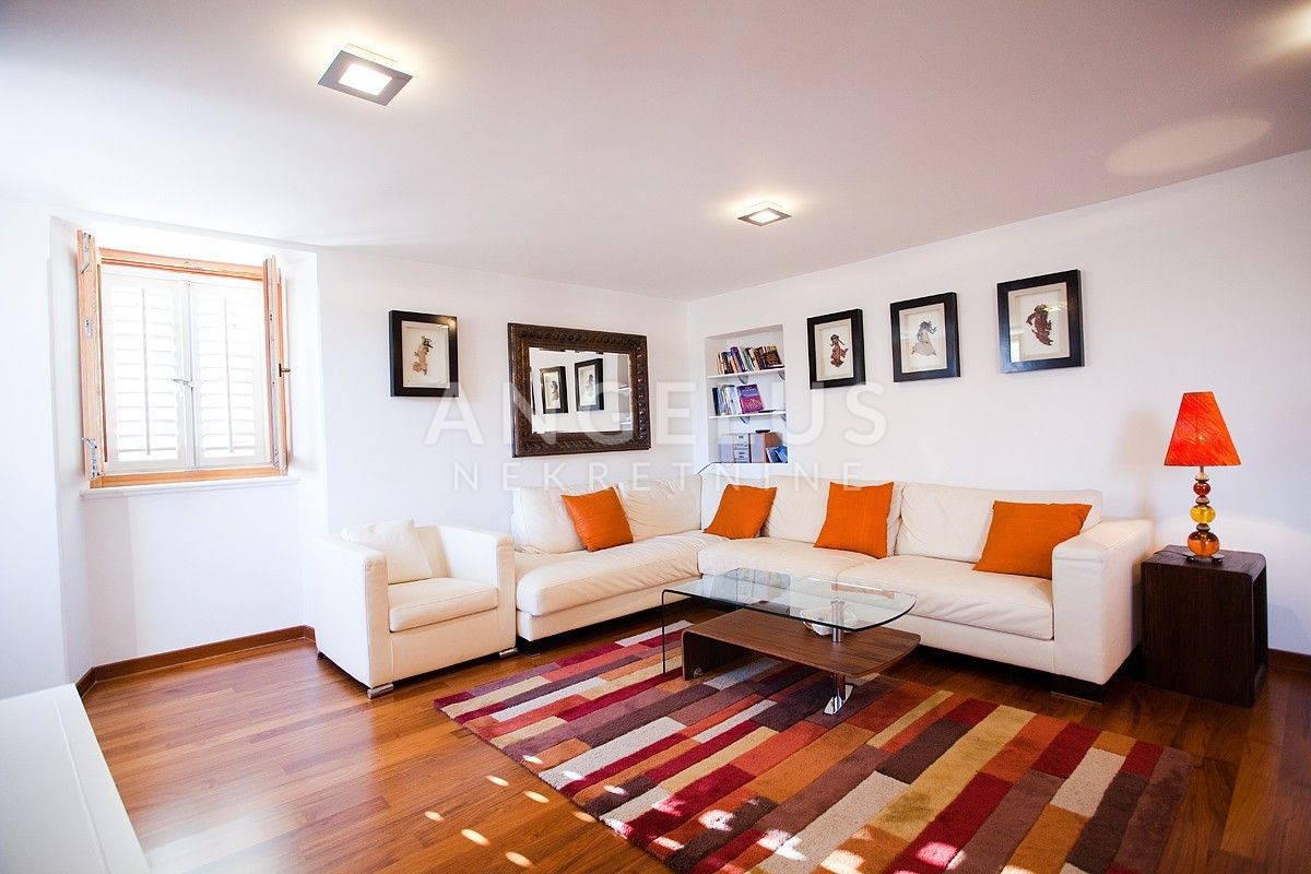 Hrvaška, Split, CENTER – Prestižno trisobno stanovanje v zgodovinskem središču Splita, NAPRODAJ