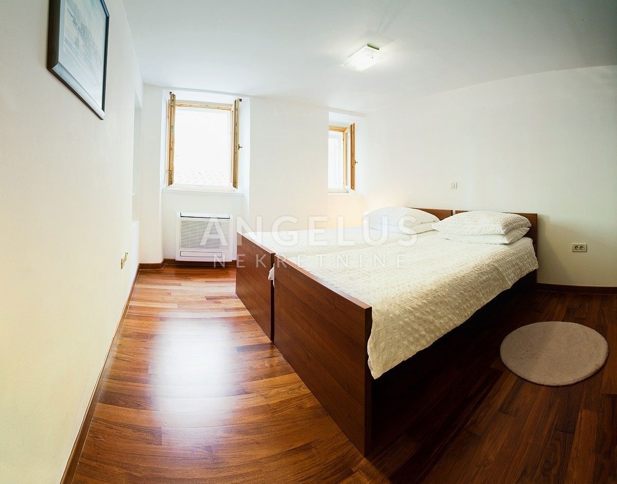 Hrvaška, Split, CENTER – Prestižno trisobno stanovanje v zgodovinskem središču Splita, NAPRODAJ