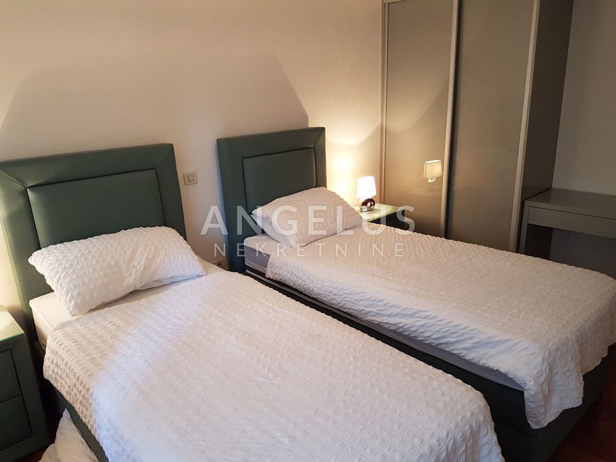 Hrvaška, Split, CENTER – Prestižno trisobno stanovanje v zgodovinskem središču Splita, NAPRODAJ