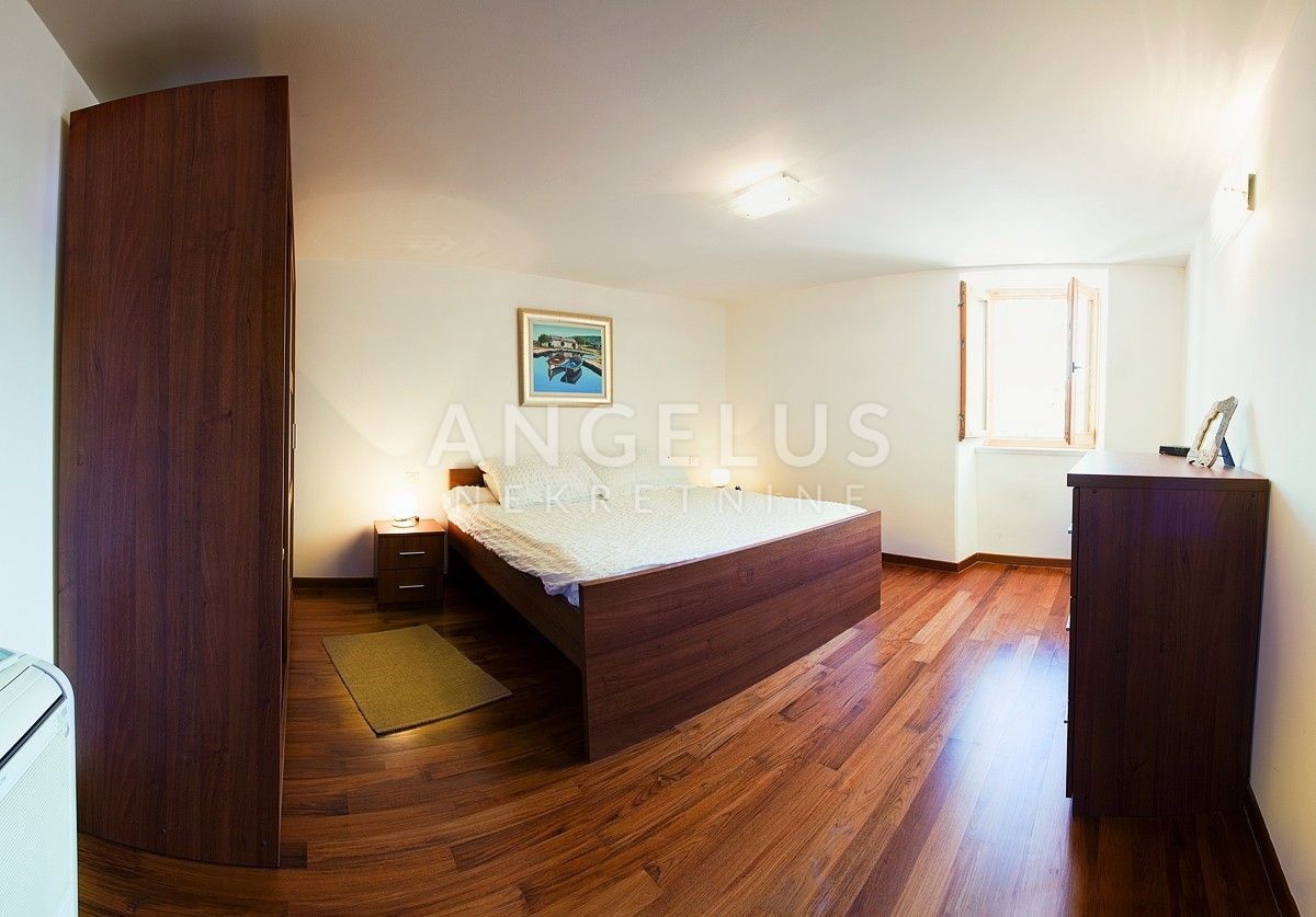 Hrvaška, Split, CENTER – Prestižno trisobno stanovanje v zgodovinskem središču Splita, NAPRODAJ