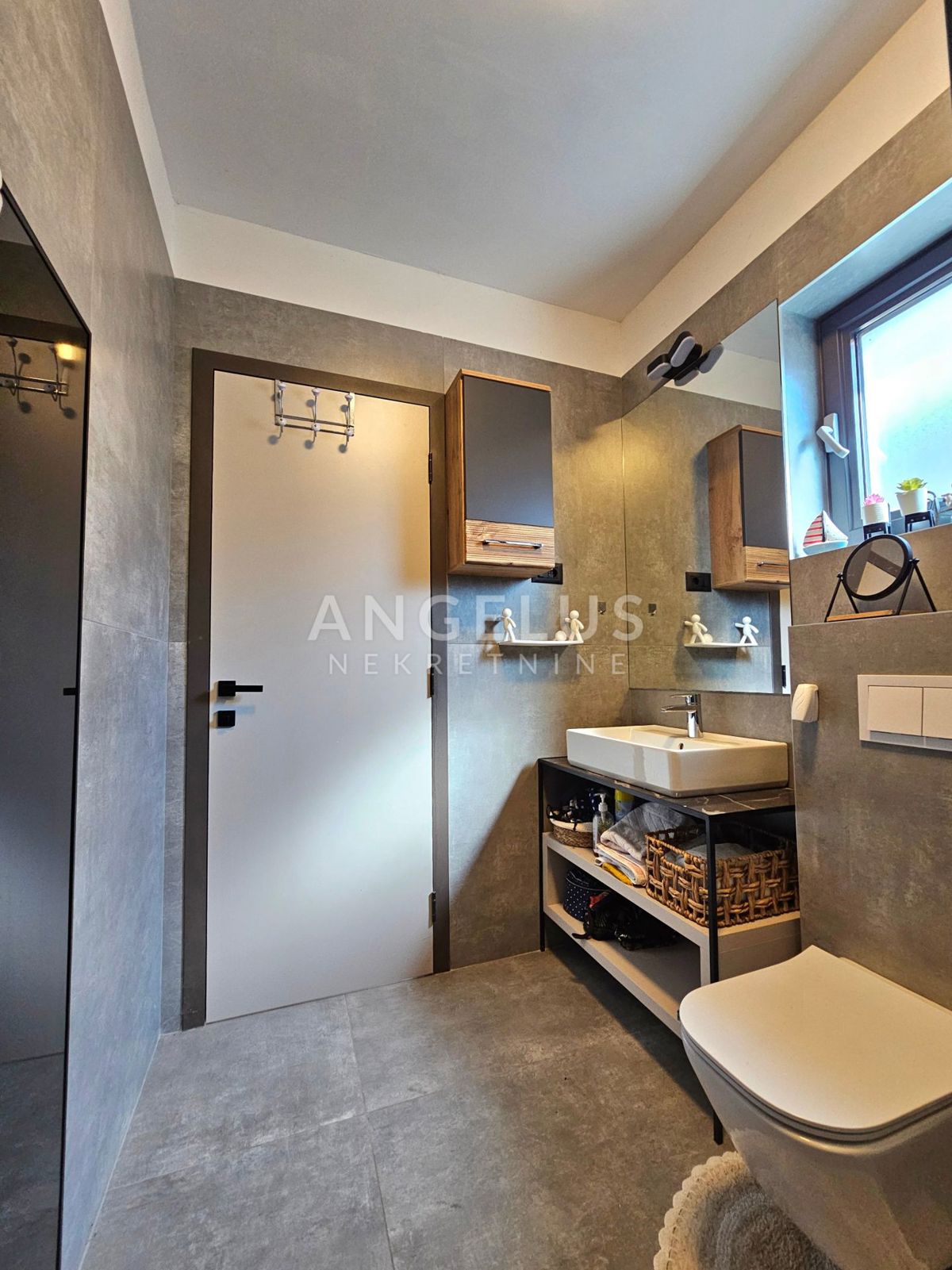 Brač, Sutivan - dvosobno stanovanje s teraso in pogledom na morje, 112m2, PRODAJA