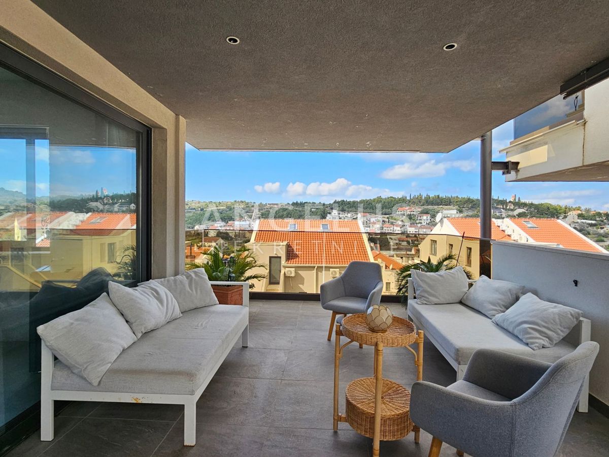 Brač, Sutivan - dvosobno stanovanje s teraso in pogledom na morje, 112m2, PRODAJA