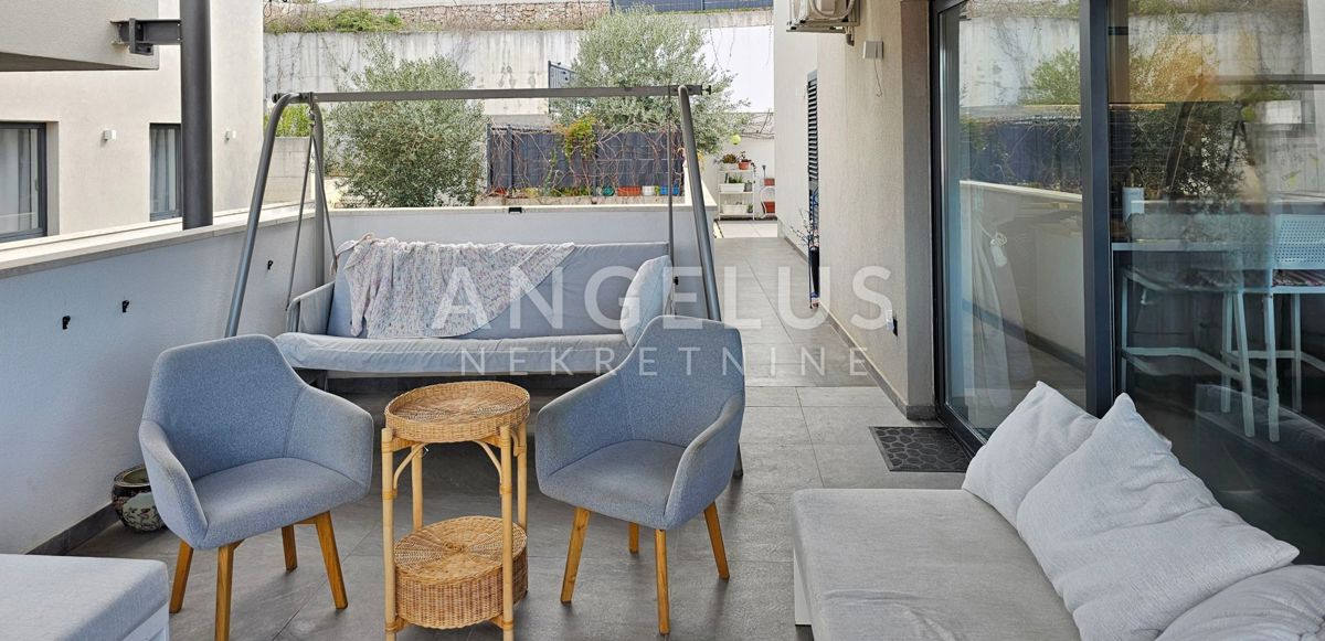 Brač, Sutivan - dvosobno stanovanje s teraso in pogledom na morje, 112m2, PRODAJA