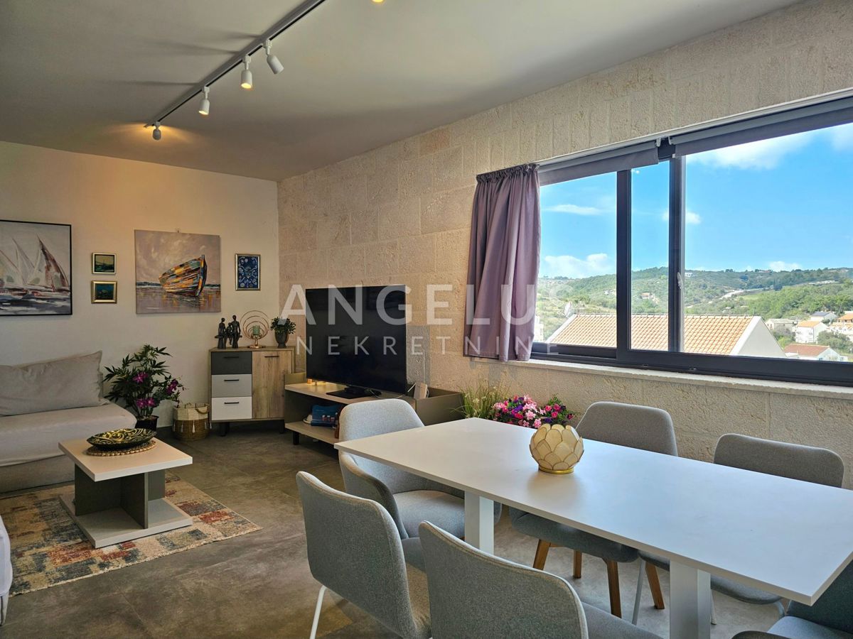 Brač, Sutivan - dvosobno stanovanje s teraso in pogledom na morje, 112m2, PRODAJA