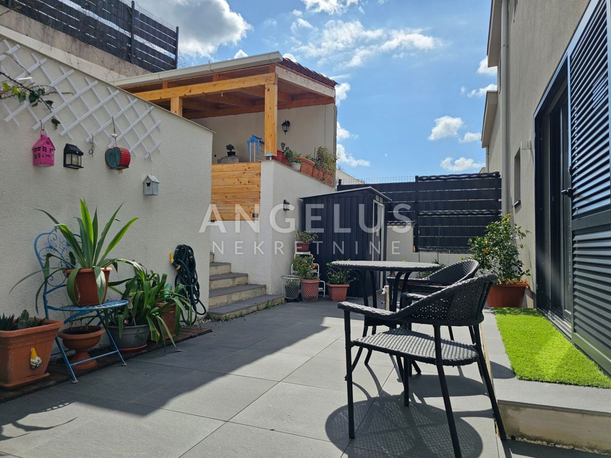 Brač, Sutivan - dvosobno stanovanje s teraso in pogledom na morje, 112m2, PRODAJA