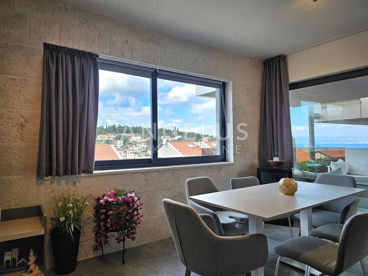 Brač, Sutivan - dvosobno stanovanje s teraso in pogledom na morje, 112m2, PRODAJA