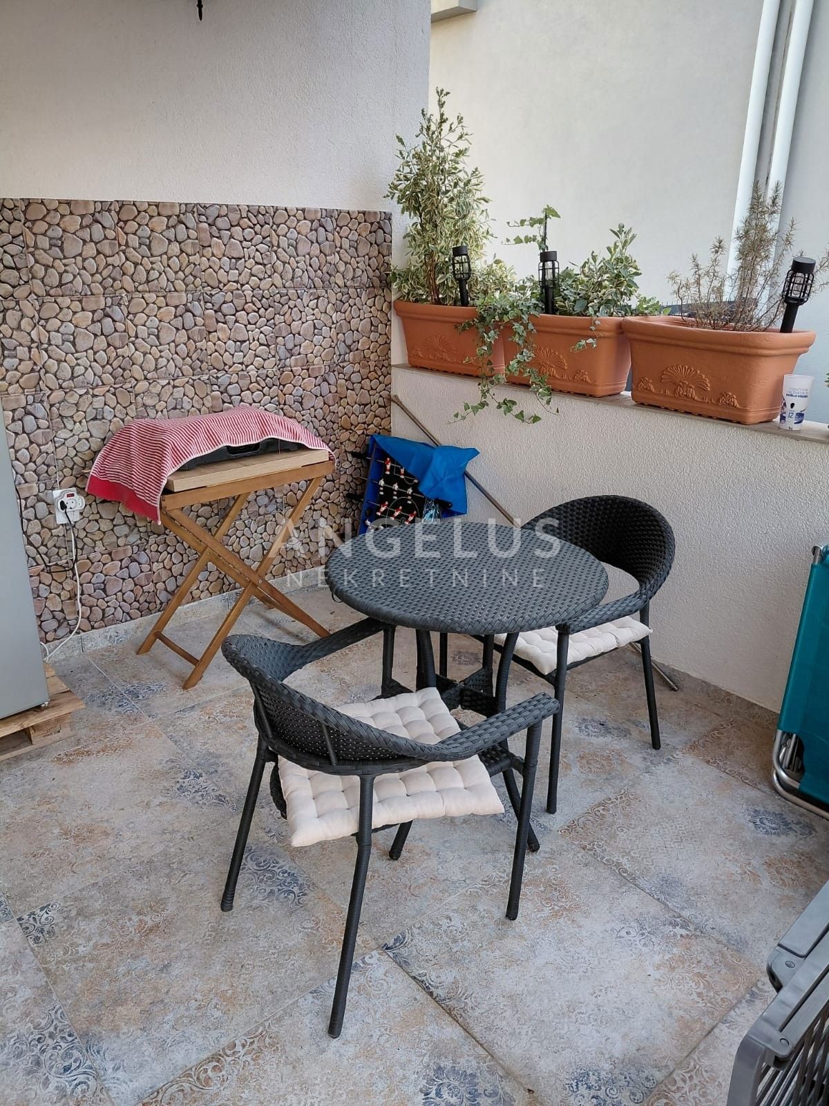 Brač, Sutivan - dvosobno stanovanje s teraso in pogledom na morje, 112m2, PRODAJA