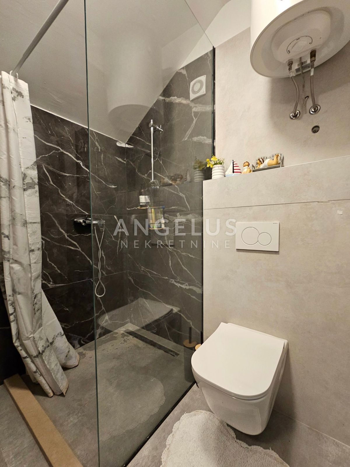 Brač, Sutivan - dvosobno stanovanje s teraso in pogledom na morje, 112m2, PRODAJA