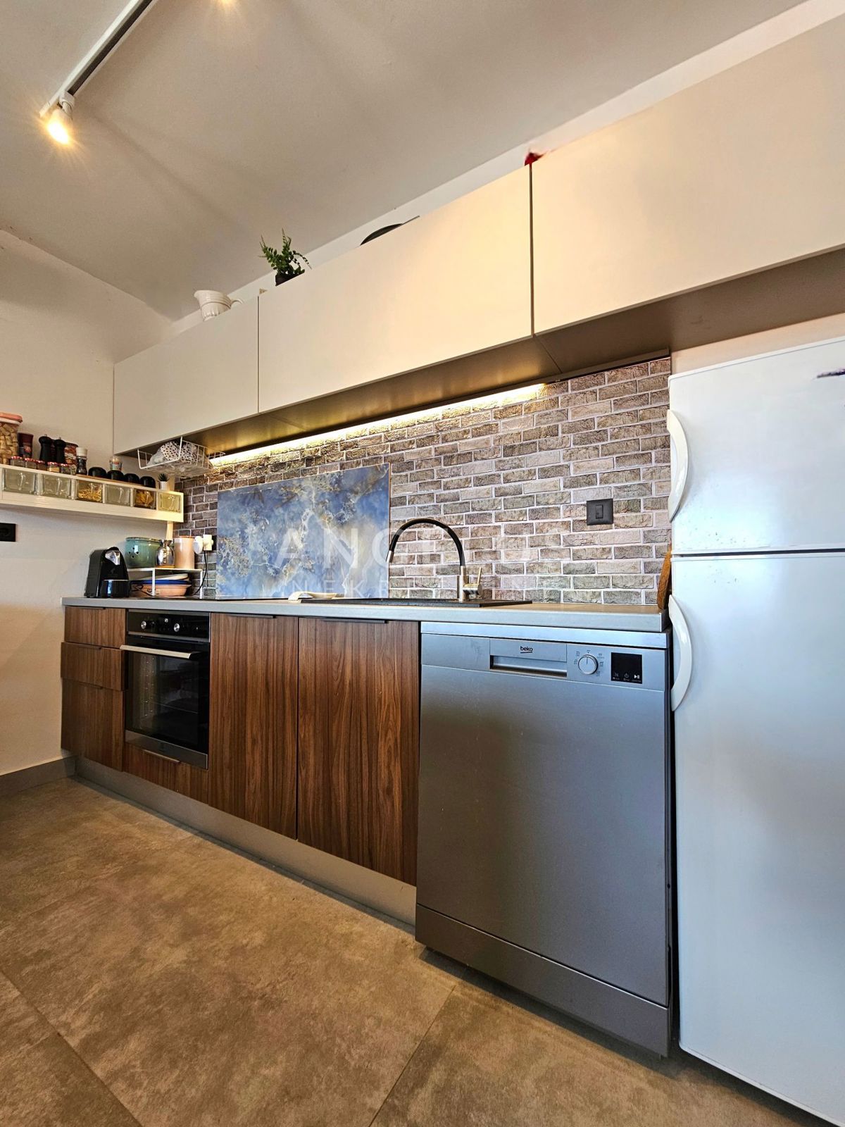 Brač, Sutivan - dvosobno stanovanje s teraso in pogledom na morje, 112m2, PRODAJA