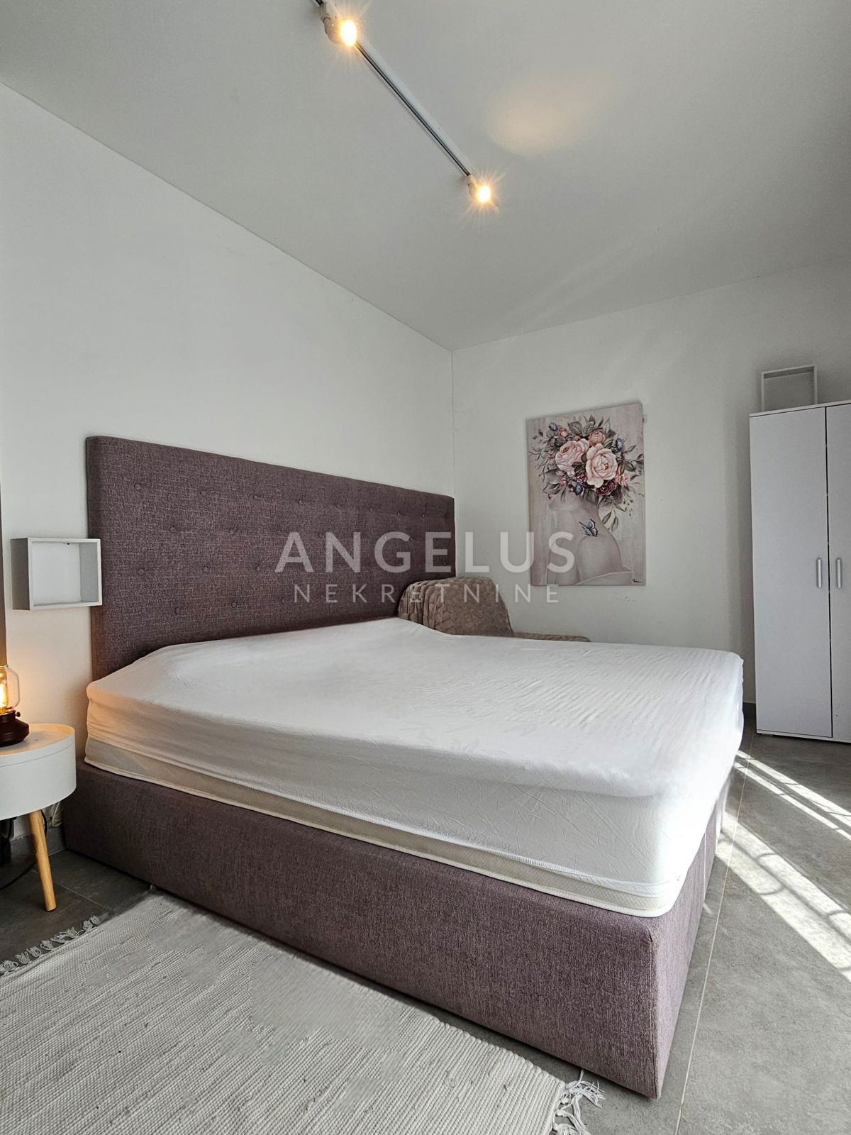 Brač, Sutivan - dvosobno stanovanje s teraso in pogledom na morje, 112m2, PRODAJA