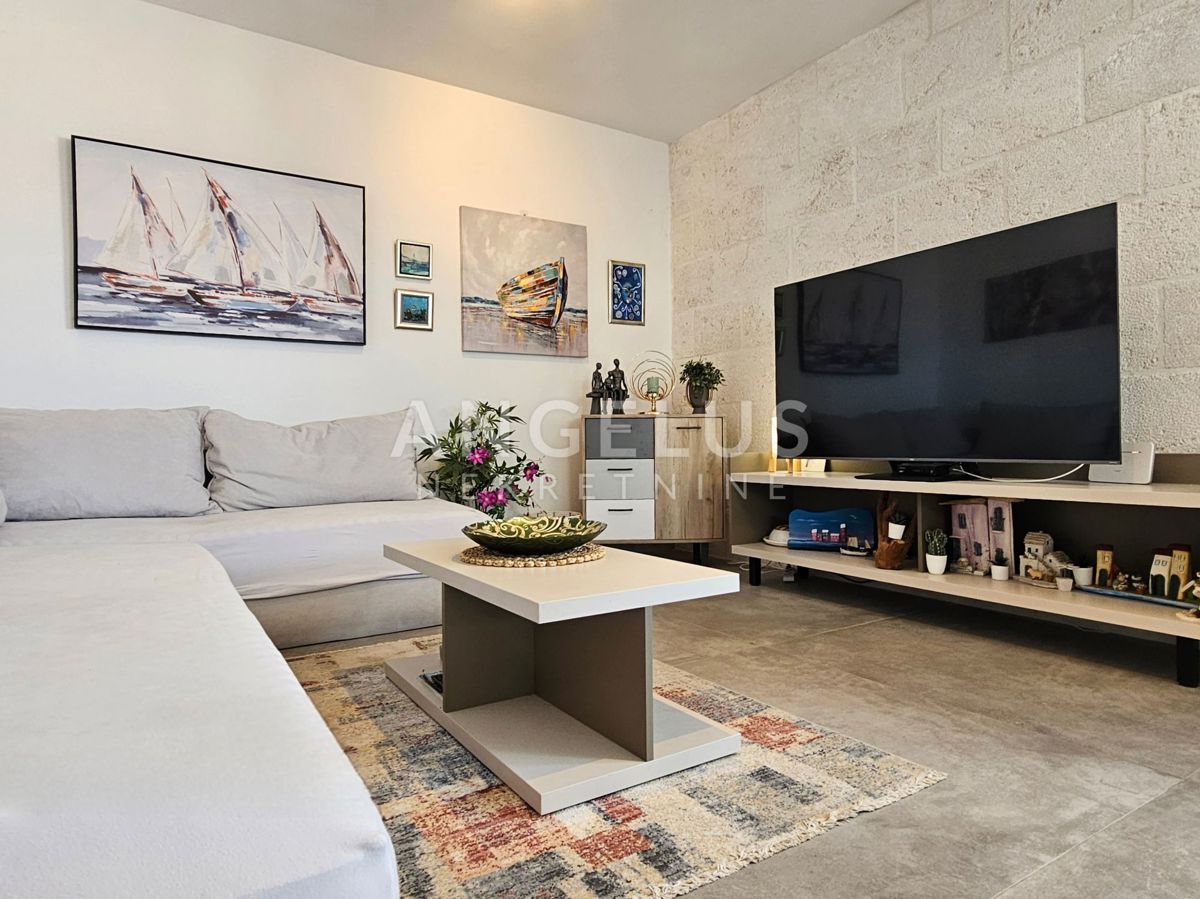 Brač, Sutivan - dvosobno stanovanje s teraso in pogledom na morje, 112m2, PRODAJA