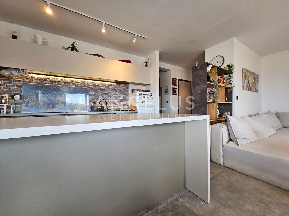 Brač, Sutivan - dvosobno stanovanje s teraso in pogledom na morje, 112m2, PRODAJA