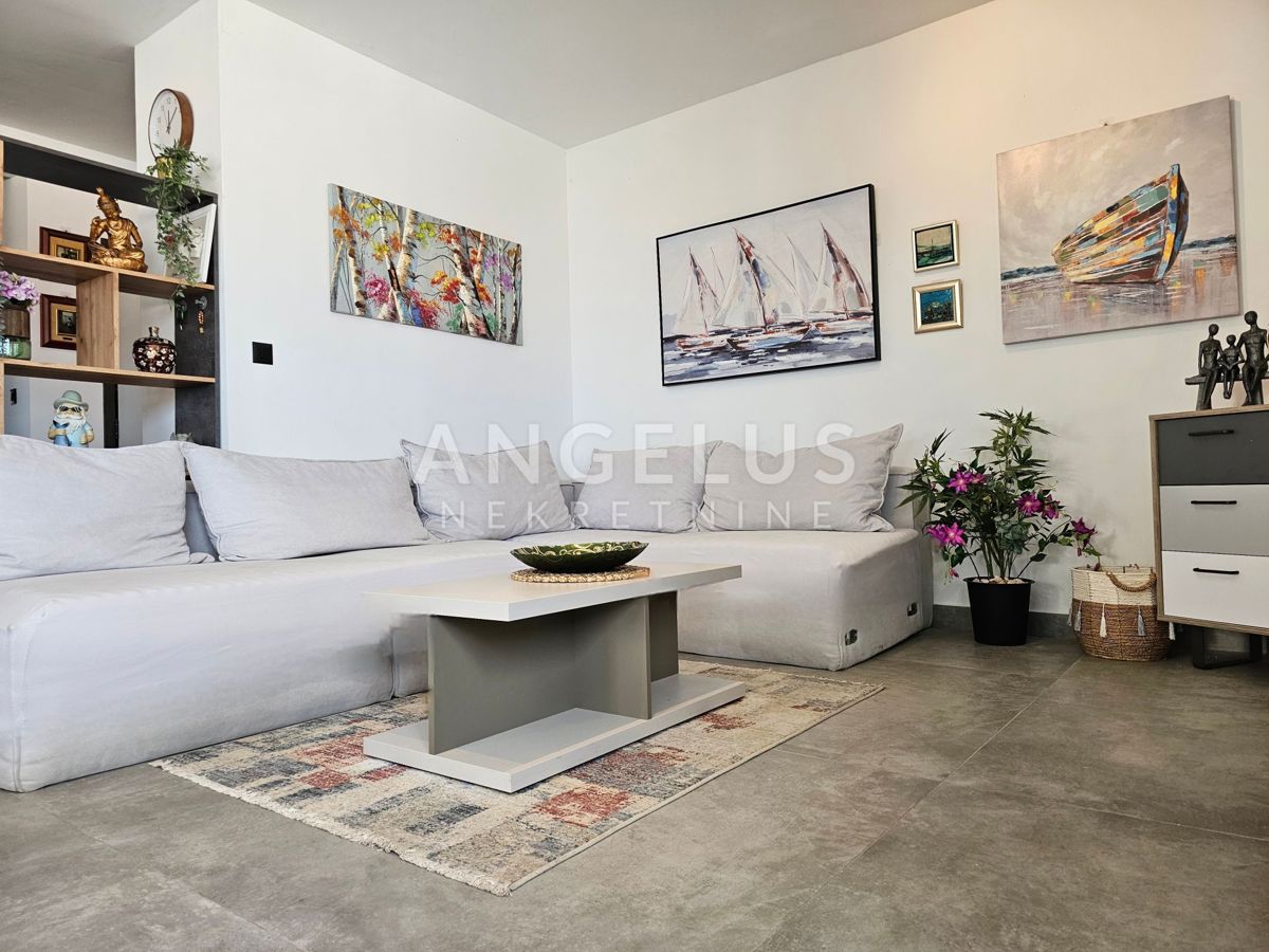 Brač, Sutivan - dvosobno stanovanje s teraso in pogledom na morje, 112m2, PRODAJA