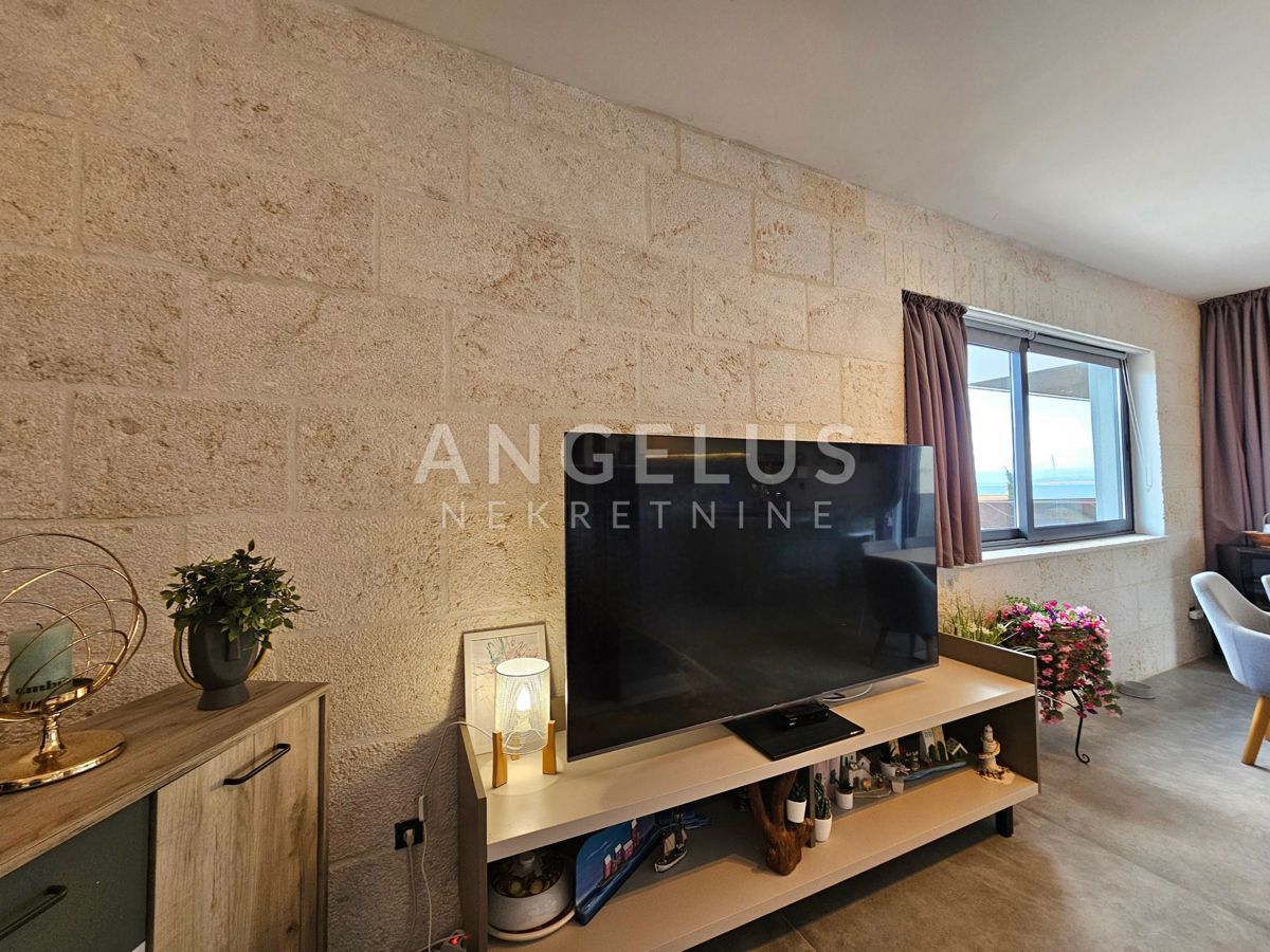 Brač, Sutivan - dvosobno stanovanje s teraso in pogledom na morje, 112m2, PRODAJA