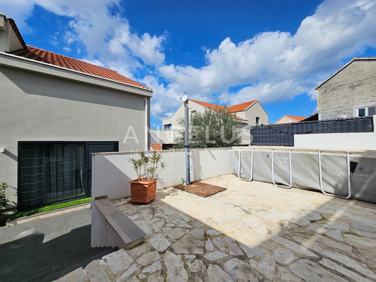 Brač, Sutivan - dvosobno stanovanje s teraso in pogledom na morje, 112m2, PRODAJA