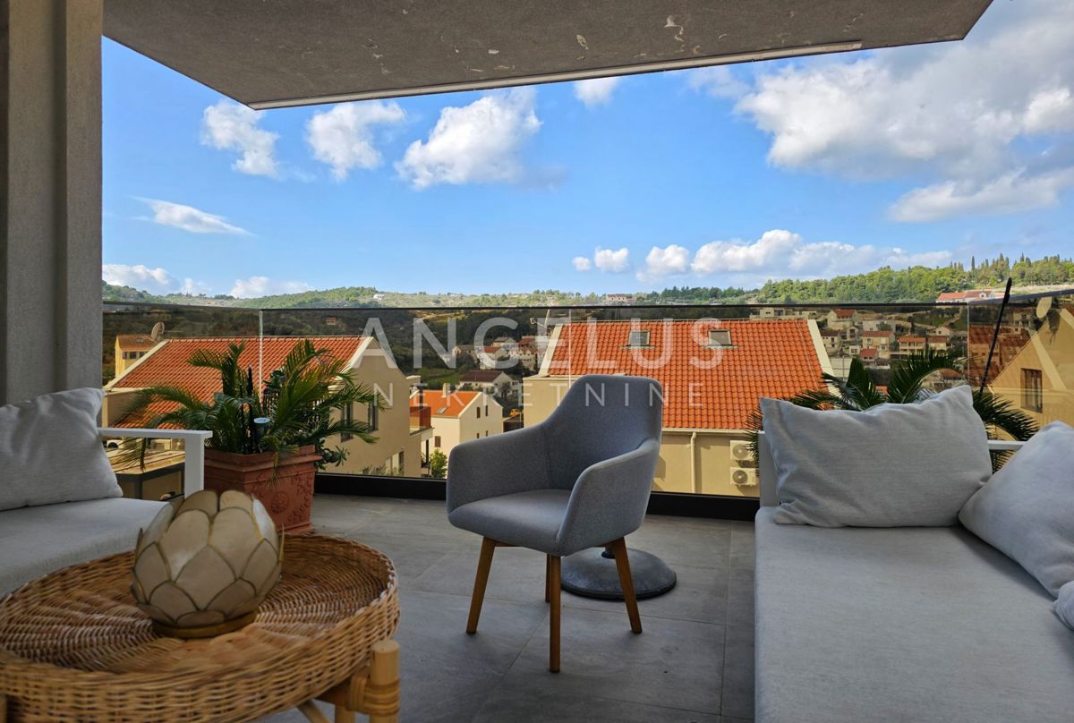 Brač, Sutivan - dvosobno stanovanje s teraso in pogledom na morje, 112m2, PRODAJA