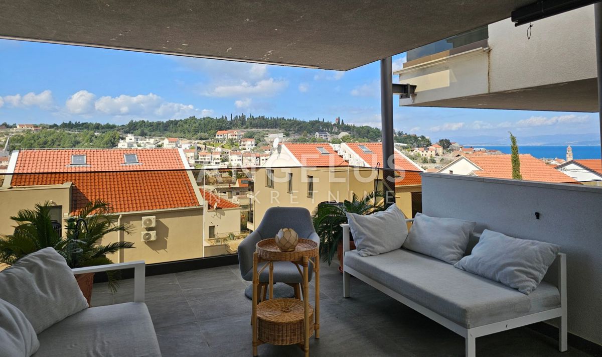 Brač, Sutivan - dvosobno stanovanje s teraso in pogledom na morje, 112m2, PRODAJA