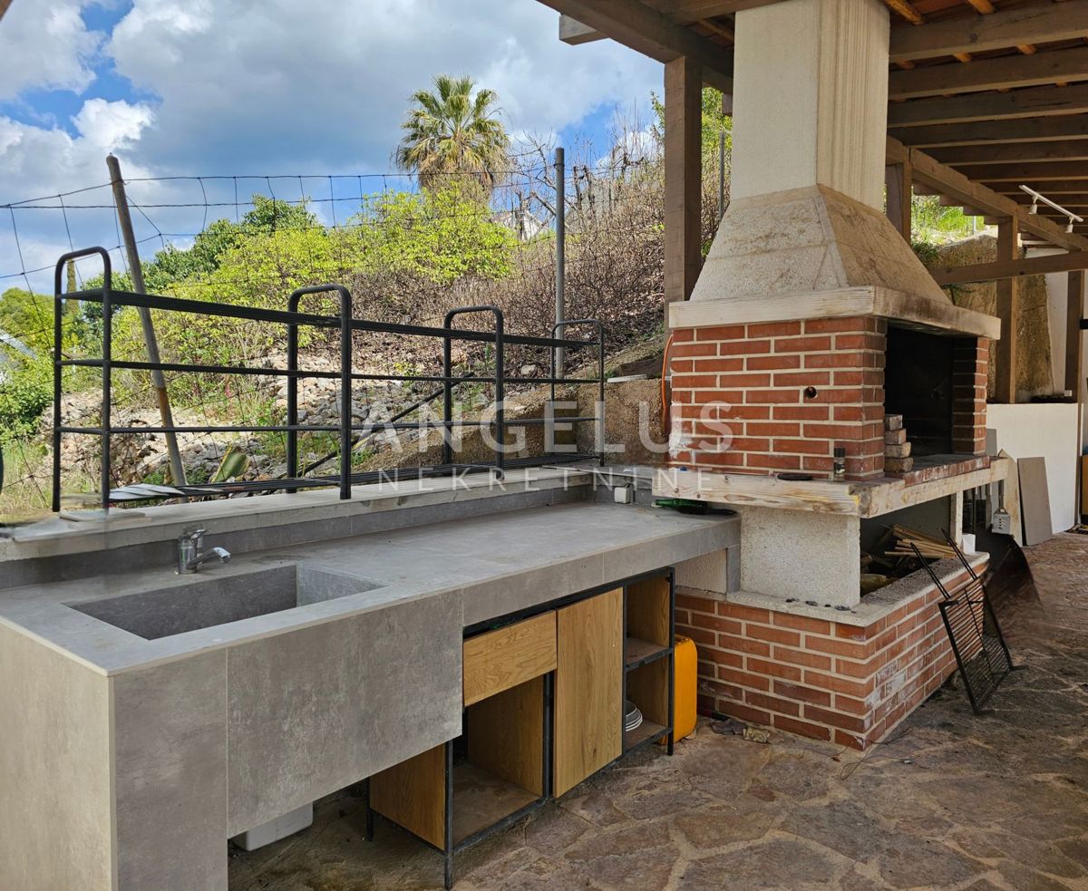 Brač, Sutivan - dvosobno stanovanje s teraso in pogledom na morje, 112m2, PRODAJA