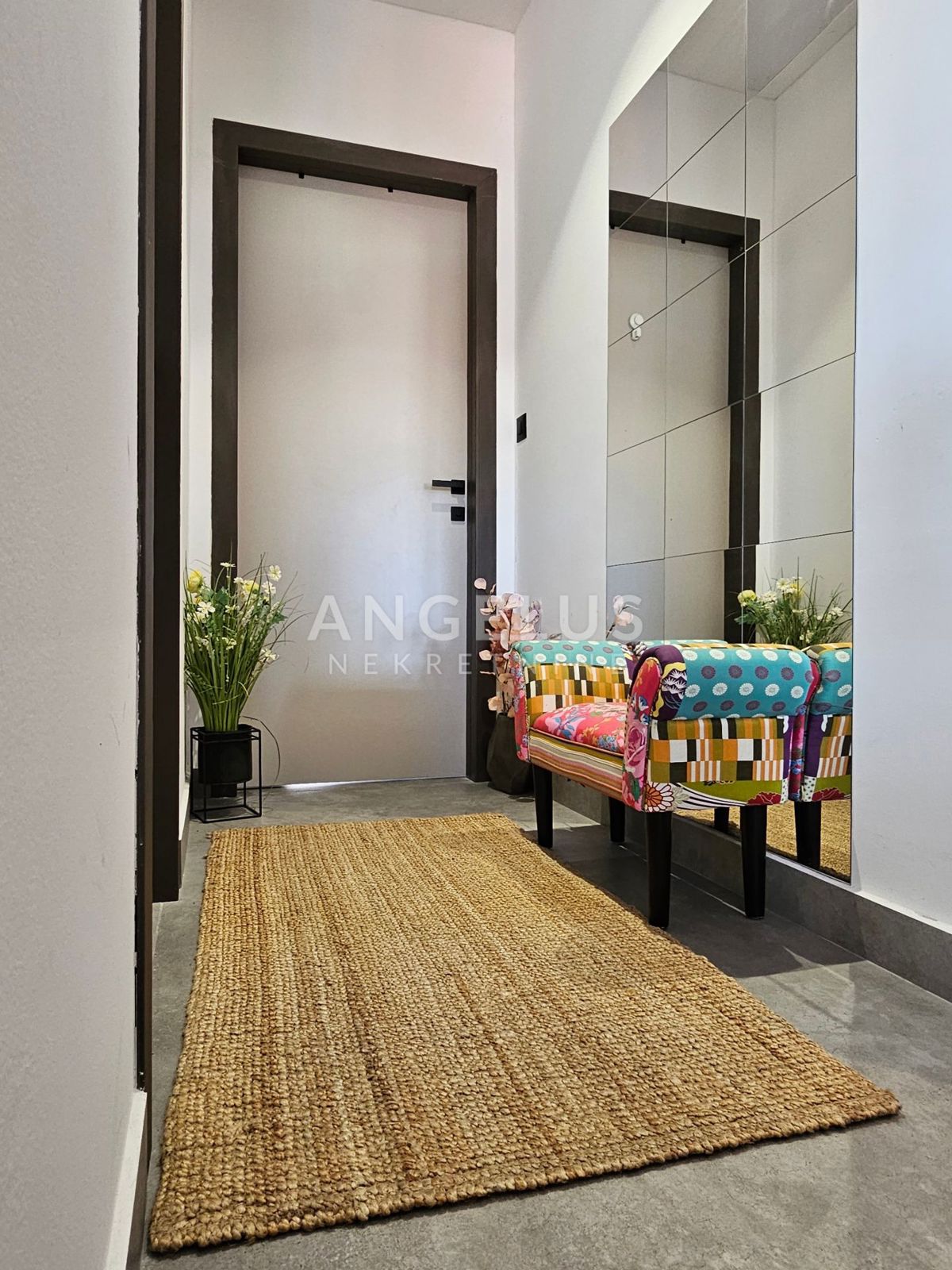 Brač, Sutivan - dvosobno stanovanje s teraso in pogledom na morje, 112m2, PRODAJA