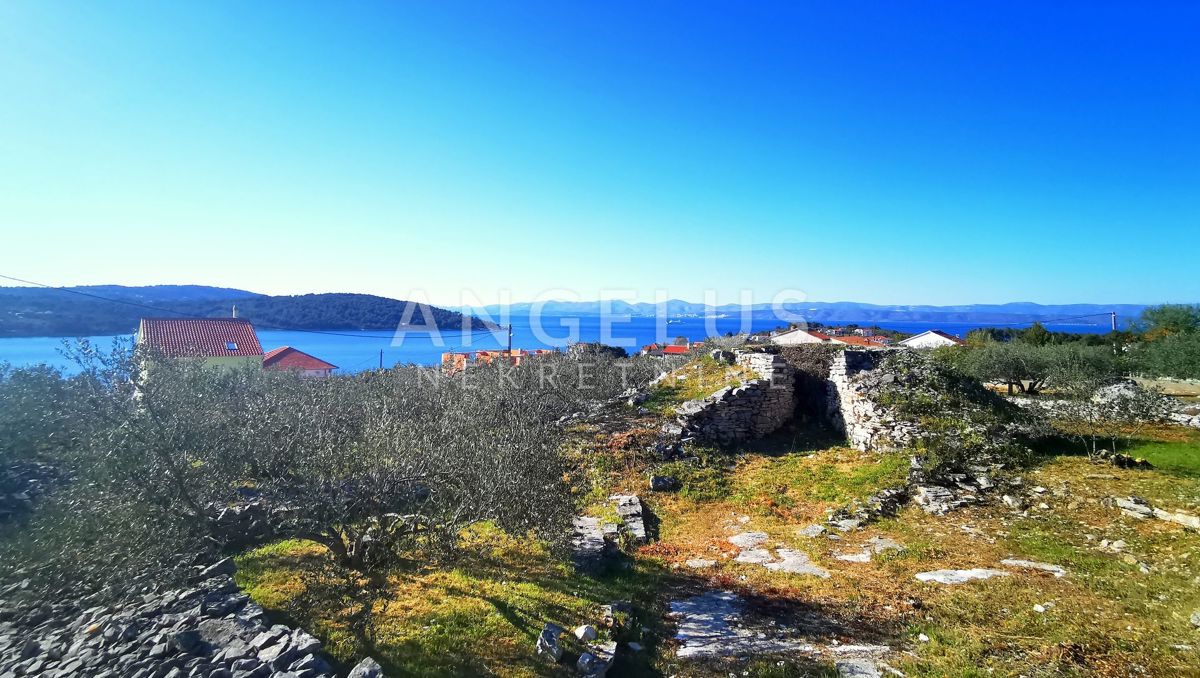 Šolta, Nečujam - gradbeno zemljišče s pogledom na morje, 5100 m2