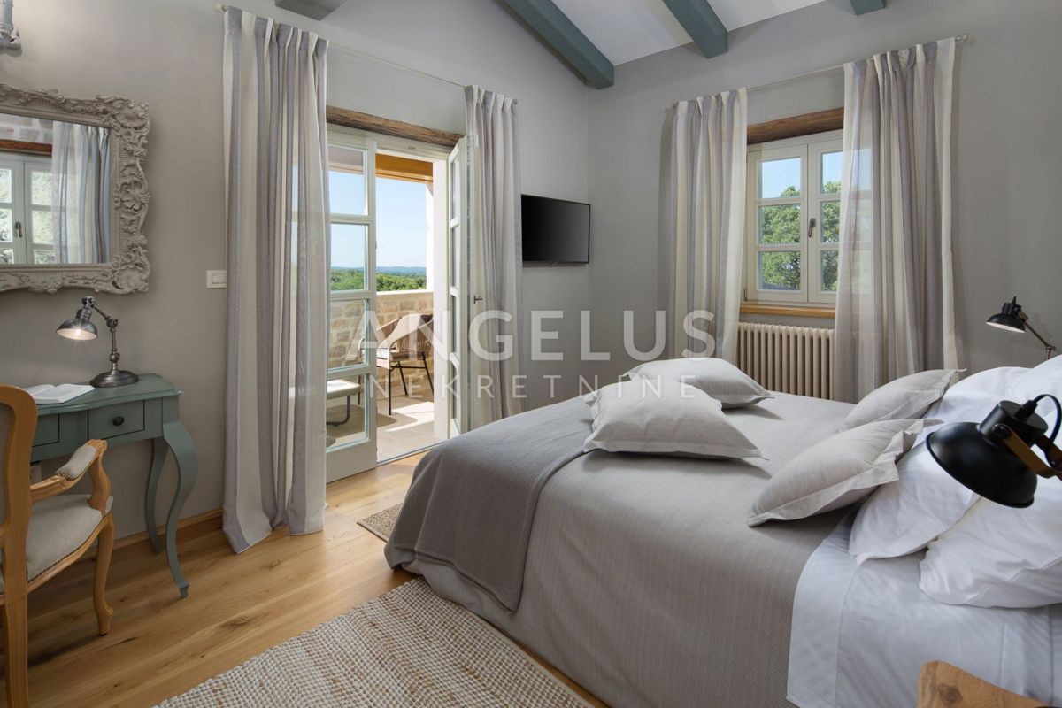 Istra - Ekskluzivna vila z bazenom in športnimi igrišči, 372 m2