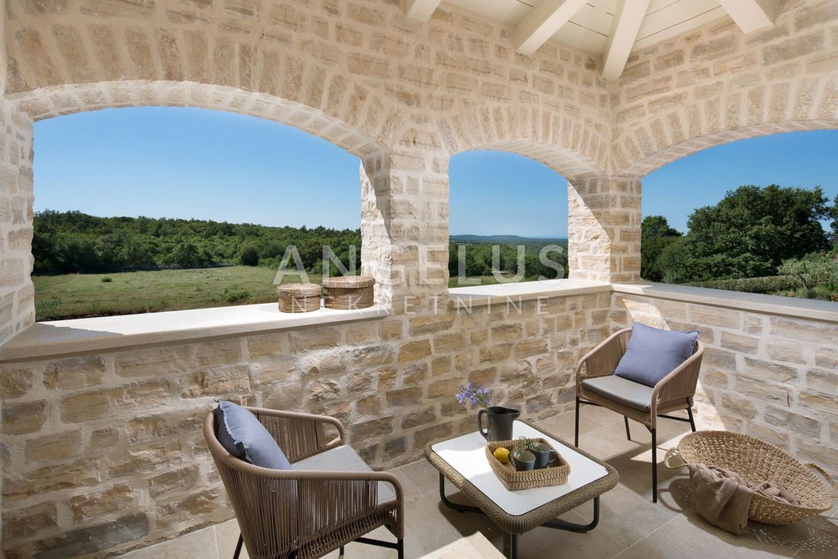 Istra - Ekskluzivna vila z bazenom in športnimi igrišči, 372 m2
