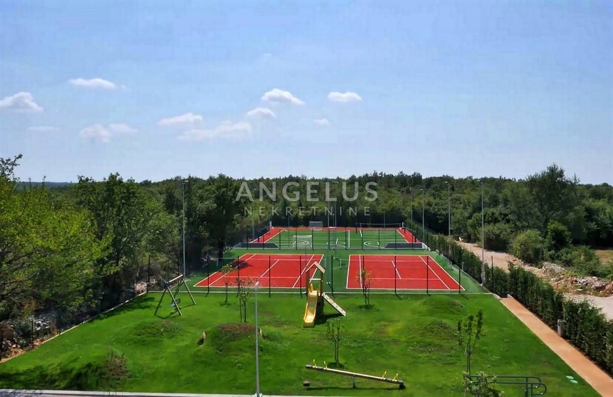 Istra - Ekskluzivna vila z bazenom in športnimi igrišči, 372 m2