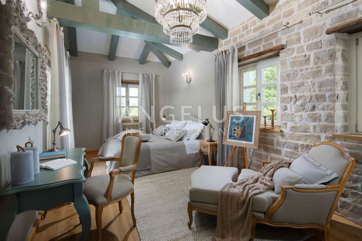 Istra - Ekskluzivna vila z bazenom in športnimi igrišči, 372 m2