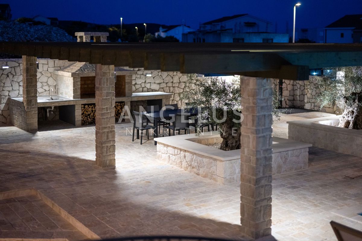 Hrvaška, Sevid - čudovit apartma na atraktivni lokaciji s pogledom na morje, 127.75 m
