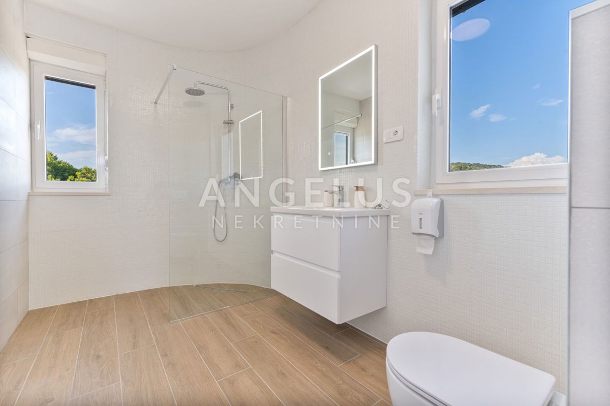 Hrvaška, Sevid - čudovit apartma na atraktivni lokaciji s pogledom na morje, 127.75 m