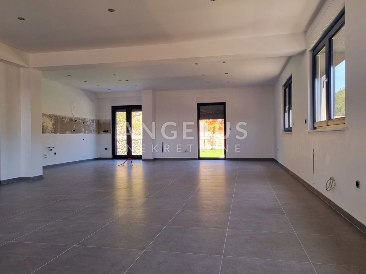 Hrvaška, Šibenik, Šubićevac - luksuzen apartma z bazenom in vrtom, 125 m2