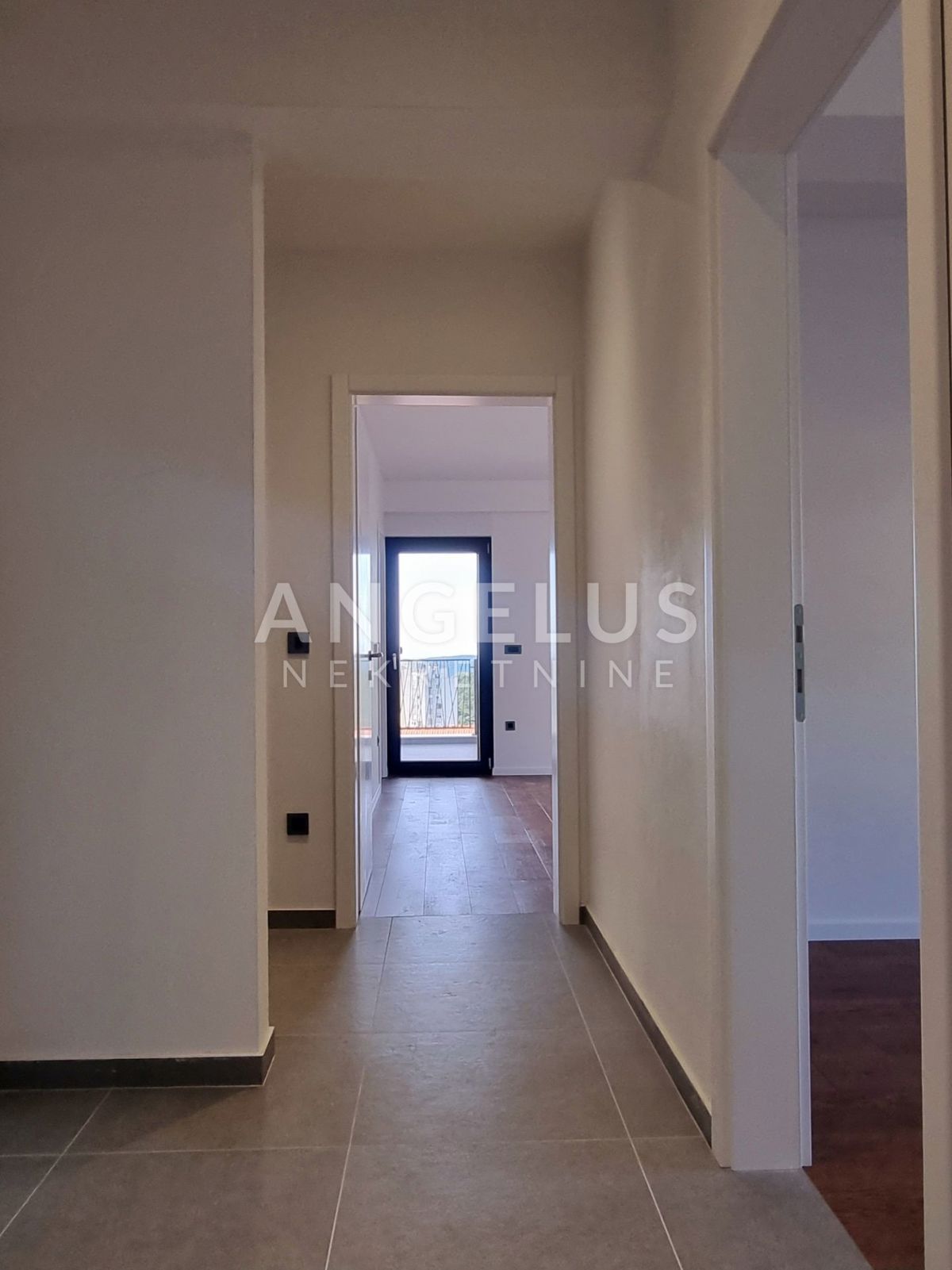Hrvaška, Šibenik, Šubićevac - luksuzen apartma z bazenom in vrtom, 125 m2