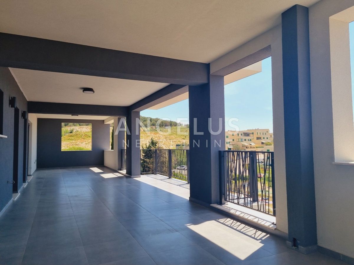 Hrvaška, Šibenik, Šubićevac - luksuzen apartma z bazenom in vrtom, 125 m2