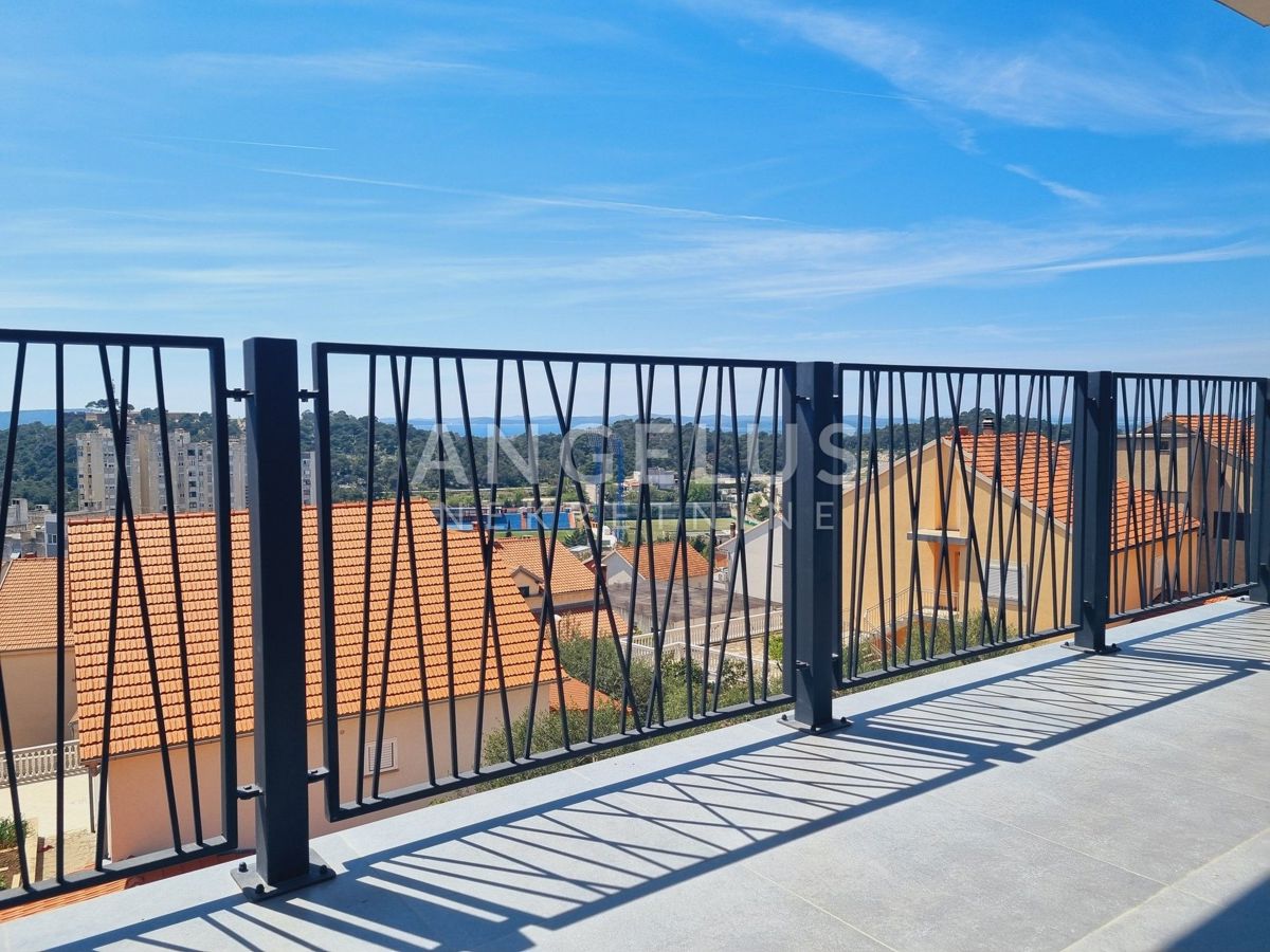 Hrvaška, Šibenik, Šubićevac - luksuzen apartma z bazenom in vrtom, 125 m2