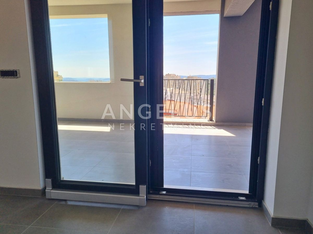 Hrvaška, Šibenik, Šubićevac - luksuzen apartma z bazenom in vrtom, 125 m2