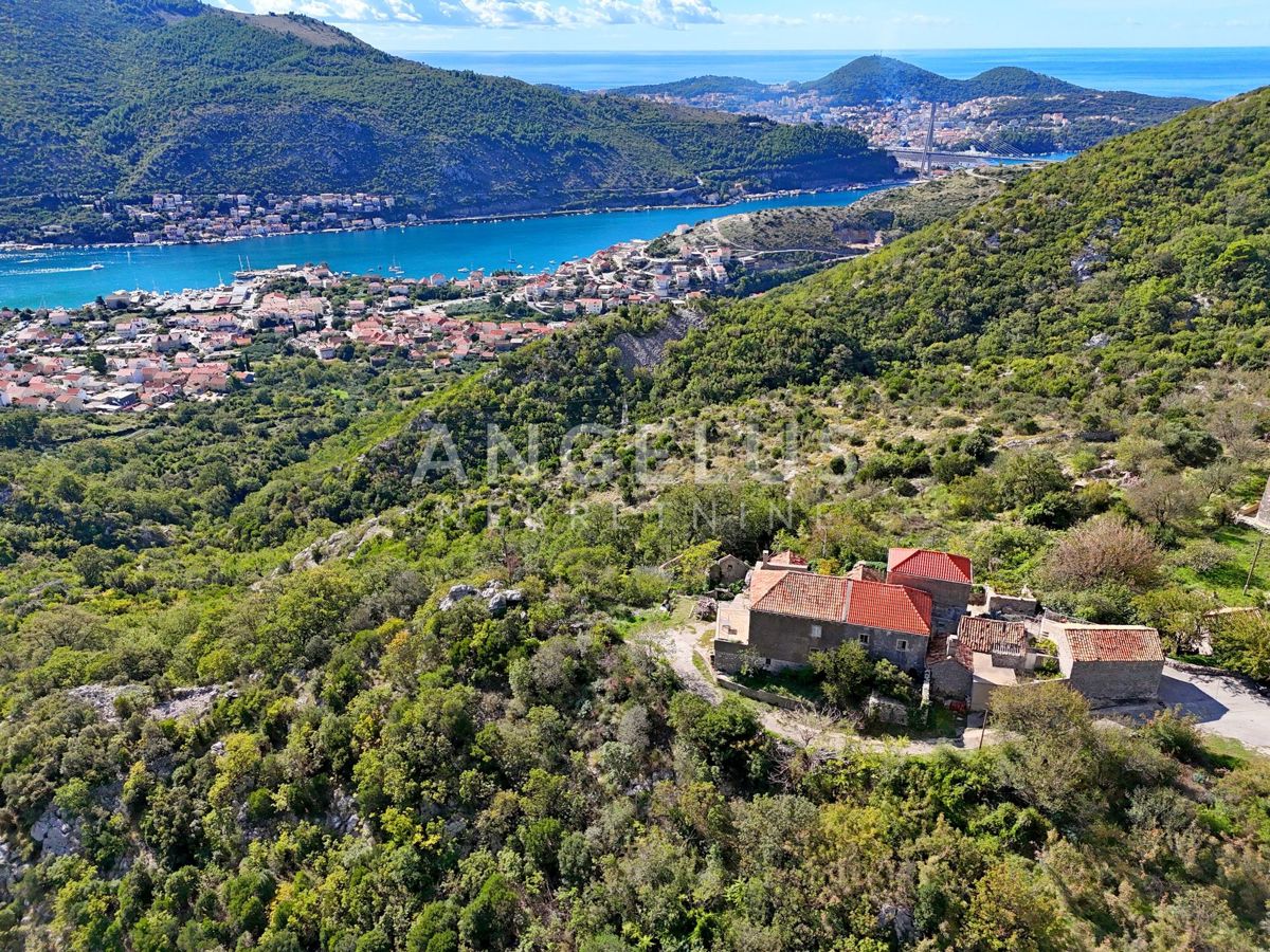 Hrvaška, Dubrovnik, Petrovo selo - dvojček z vrtom in pomožnimi objekti na zelo posebni lokaciji - 290 m2