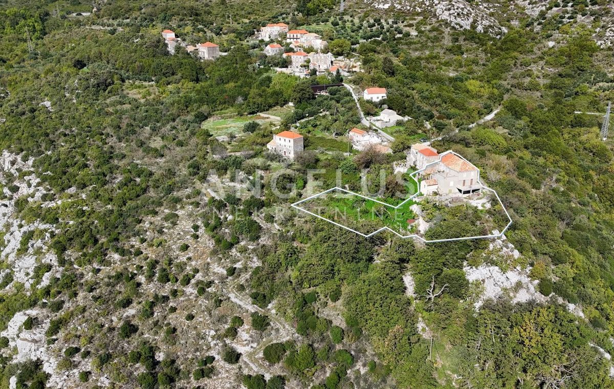 Hrvaška, Dubrovnik, Petrovo selo - dvojček z vrtom in pomožnimi objekti na zelo posebni lokaciji - 290 m2